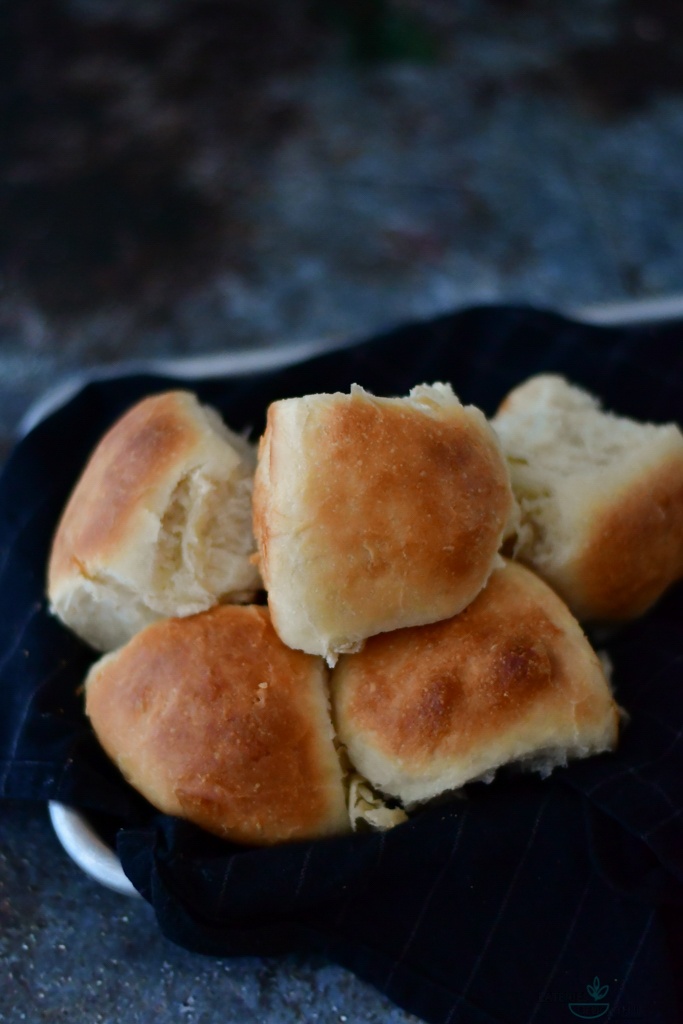 Eggless Dinner Rolls