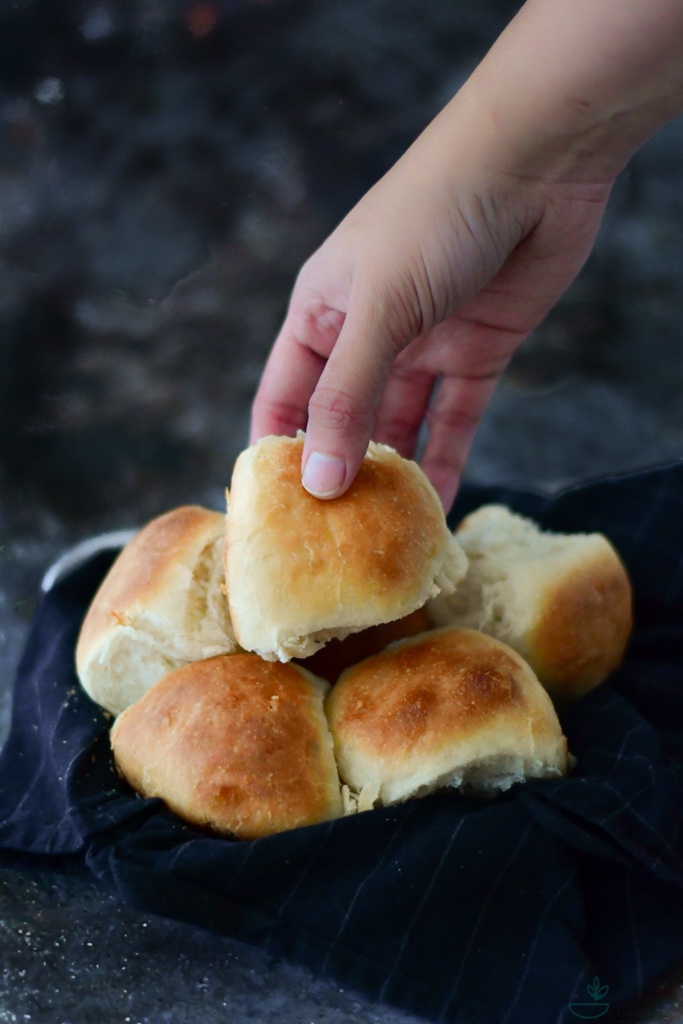 Eggless Dinner Rolls